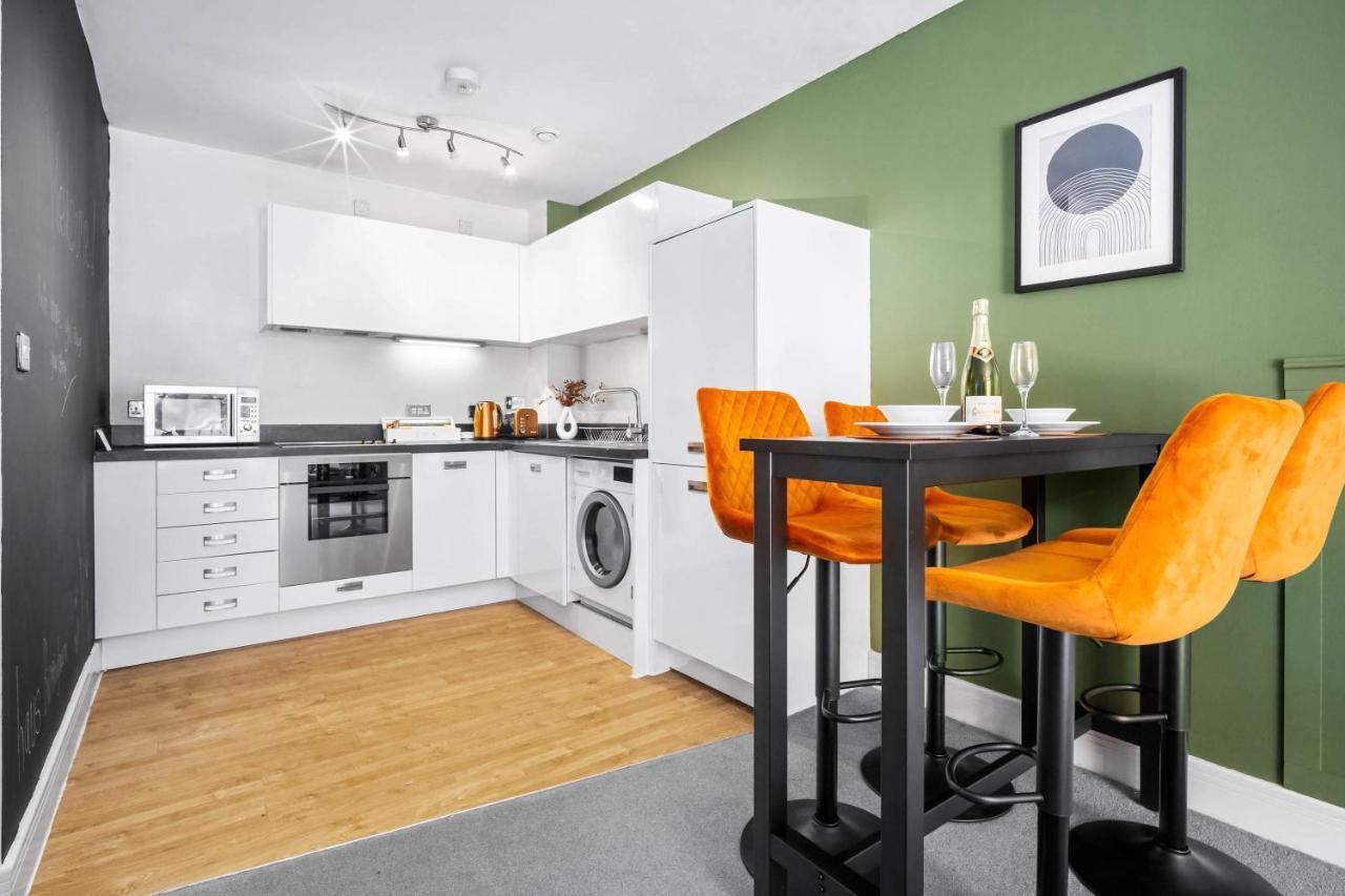 Centre - Balcony - Secure Parking - Wifi - Netflix - Rated * Birmingham
