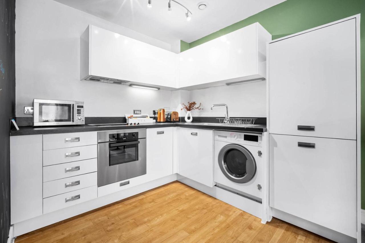 Apartment Centre - Balcony - Secure Parking - Wifi - Netflix - Rated Birmingham